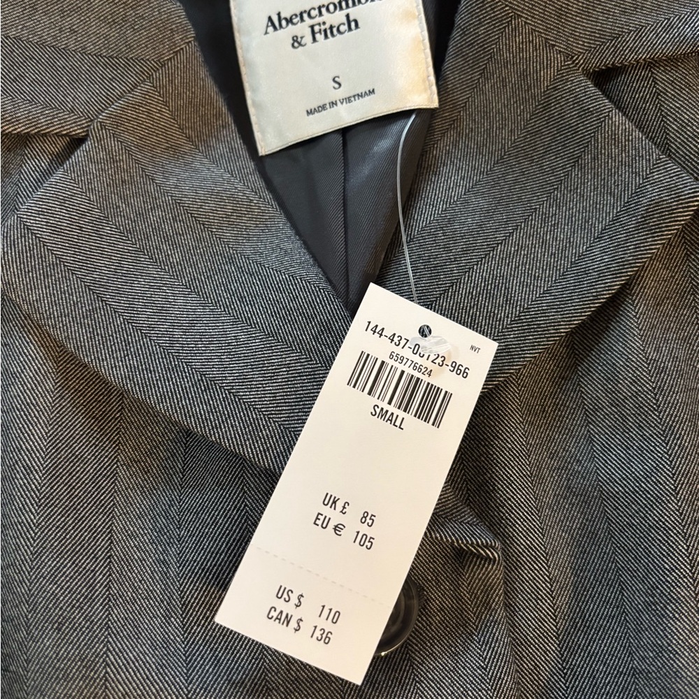 Abercrombie & Fitch Pleated Cropped Blazer - Picture 2 of 5